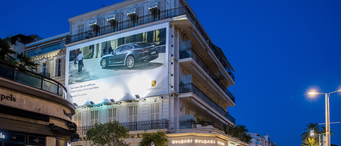 Porsche en grand à Cannes 